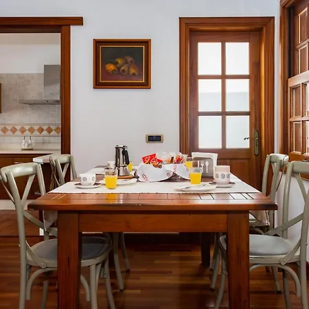 Guanapay Home, En El Centro De Teguise بيت للعطل *