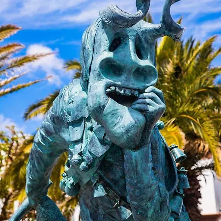 Guanapay Home, En El Centro De Teguise بيت للعطل