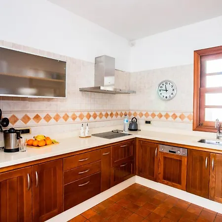 Guanapay Home, En El Centro De Teguise بيت للعطل